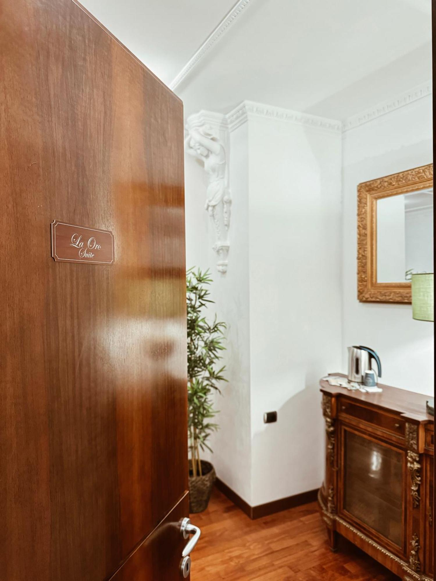 Residenza Tritone Luxury Guest House Trevi Fountain Rzym Zewnętrze zdjęcie